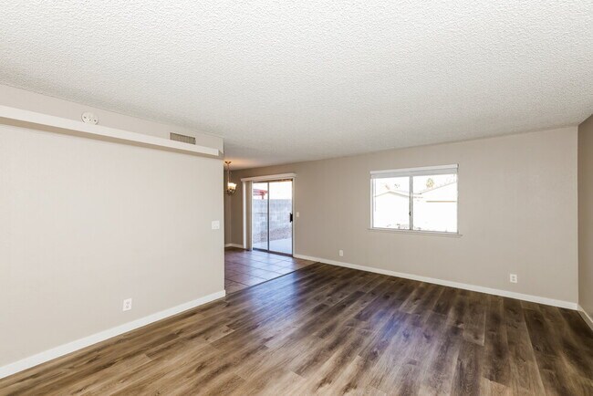 Building Photo - 609 Carleton Dr