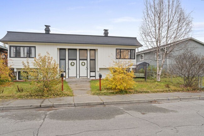 Building Photo - 1429 Columbine St