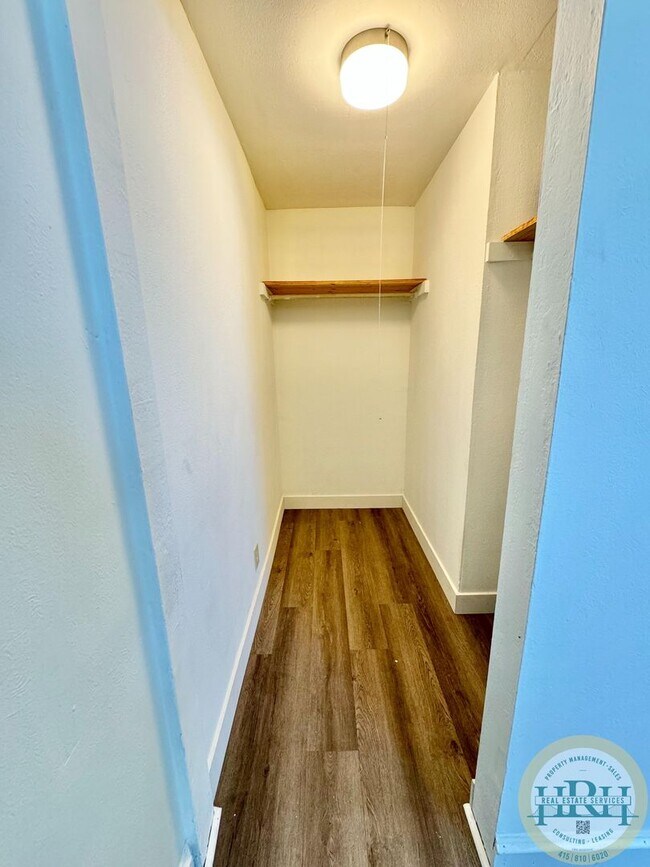 Building Photo - Top Floor Studio Unit in the Heart of the ...