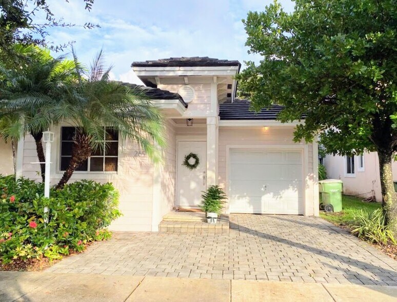 Primary Photo - 269 SE 32nd Ave