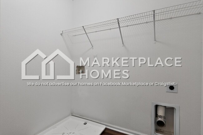 Building Photo - 401 Feather Site Ct