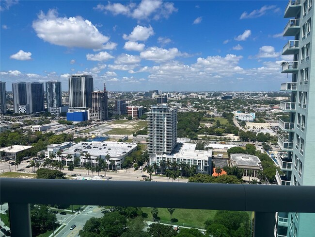 Primary Photo - 1800 N Bayshore Dr