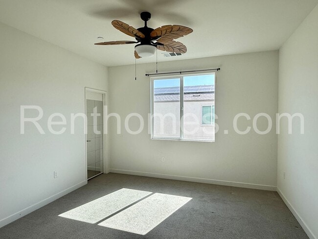 Building Photo - Otay Mesa, 5841 Seacliff Pl #95, LVP Flooring, Quartz Counters, 8 Solar Panels, AC, 2 Car Garage.