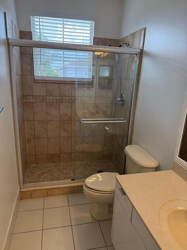 Building Photo - 5076 SW 38th Way