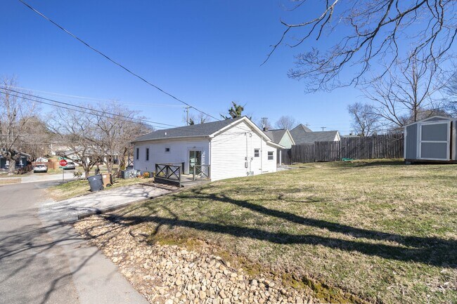 Building Photo - 1900 Edgewood Ave