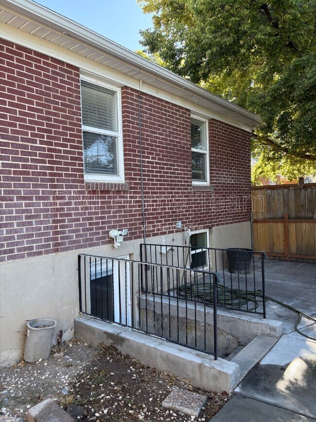 Building Photo - 2938 Judith St