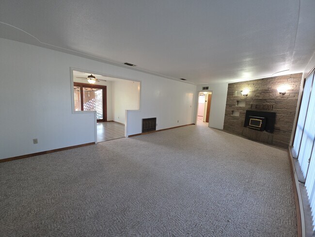 Building Photo - 55 Sherman Dr