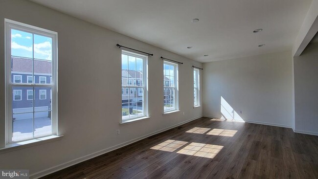 Building Photo - 39 Stafford Pl