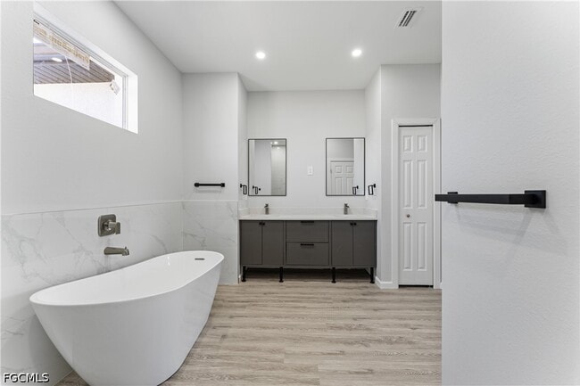 Building Photo - 4730 NW 38th Pl