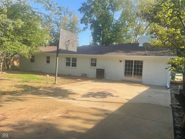 Building Photo - 1416 Miami Ct S