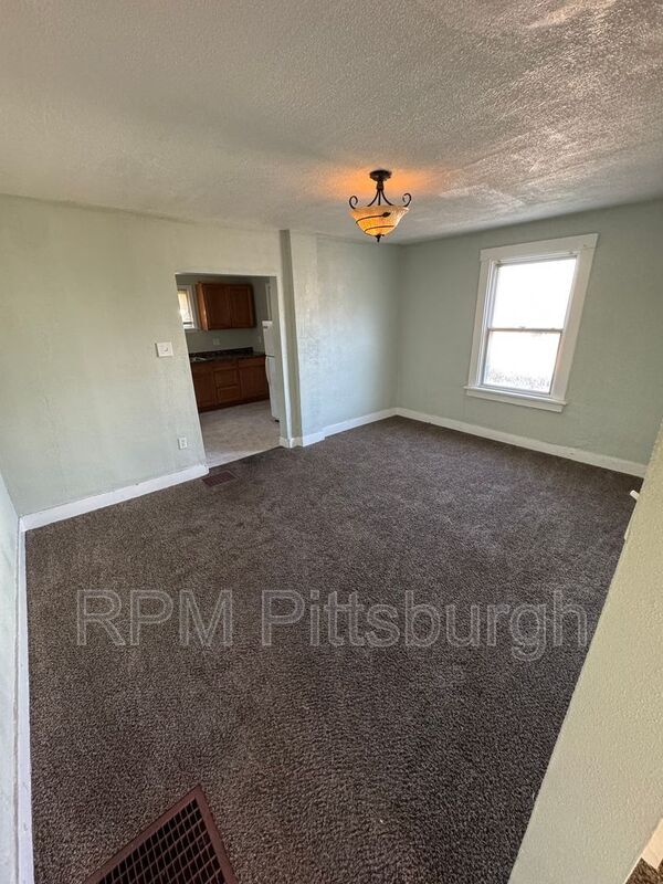 Building Photo - 601 Farnsworth Ave