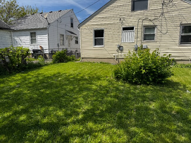 Building Photo - 1024 Cherry Dr