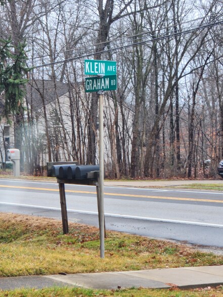 Building Photo - 2347 Graham Rd