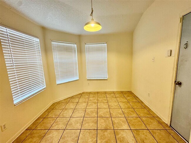 Building Photo - 2723 Packard Elm St