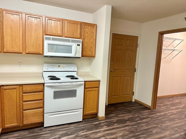 Building Photo - 1 Bedroom - South Fargo