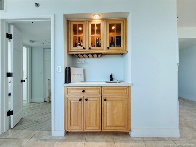 Building Photo - 8800 S Ocean Dr