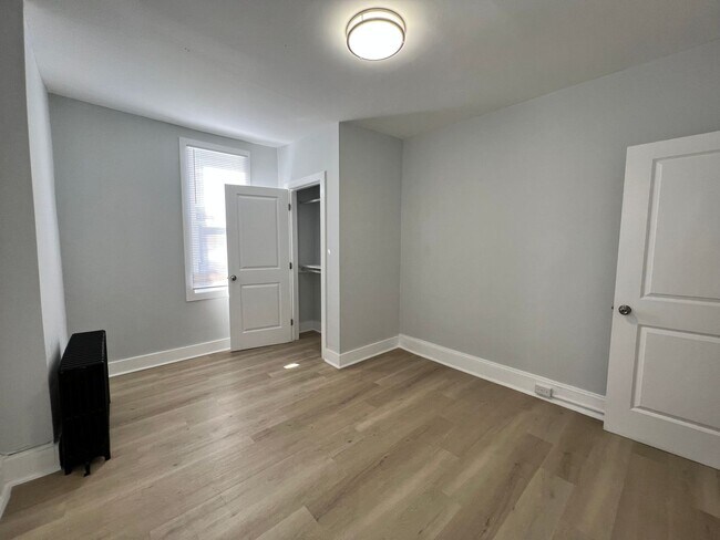 Building Photo - Gorgeous 4b/1.5b Home! Section 8 only!