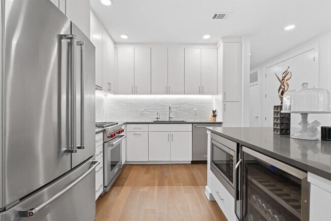 Building Photo - 900 S 1st St