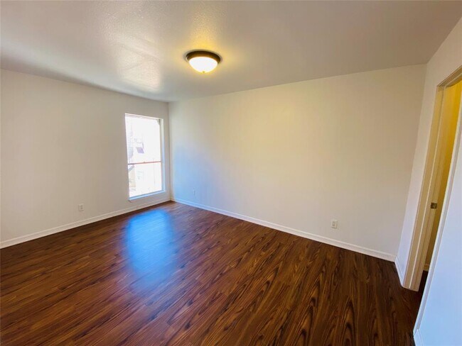 Building Photo - 10601 South Dr