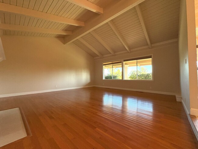 Building Photo - Charming Single Family Home in Los Altos H...