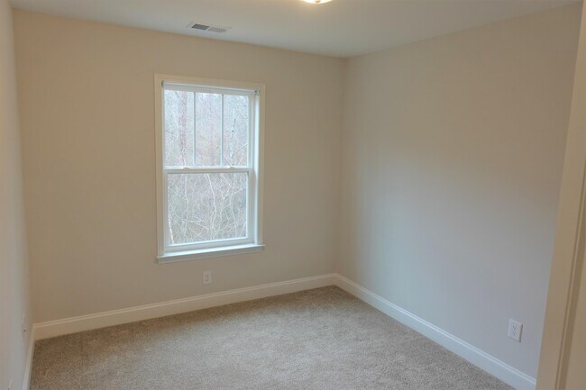 Building Photo - 124 Creekland Wy