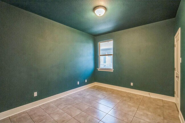 Building Photo - 305 Crossvine Trail
