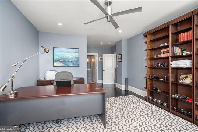 Building Photo - 2575 Peachtree Rd NE