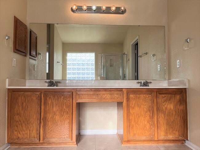 Building Photo - Available NOW!!!! Beautiful 1 story, 4 bedroom, 2 bath, 2 car garage home with a privacy fenced y...