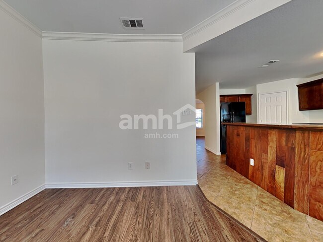 Building Photo - 315 Lakeside Dr