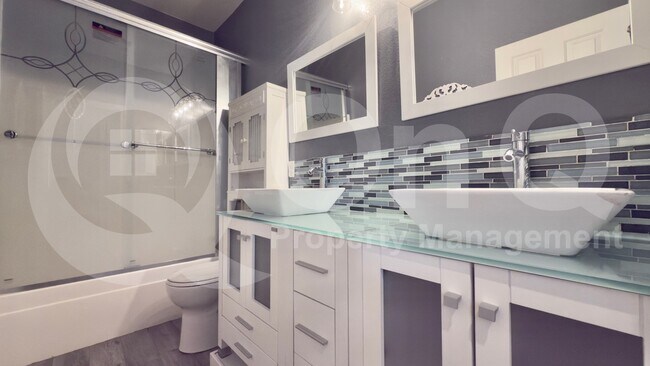 Building Photo - 45513 W Starlight Dr