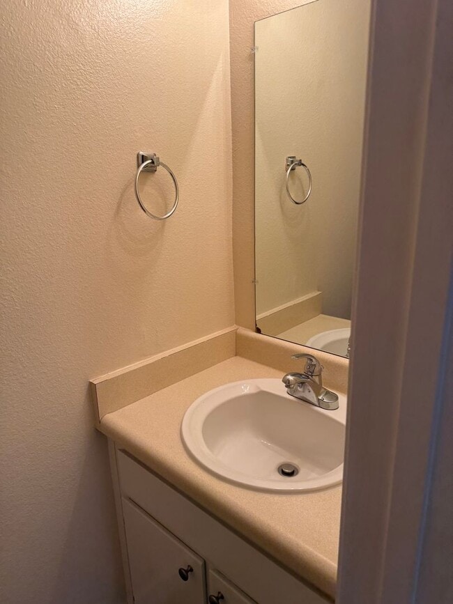 Building Photo - 8266-8266 Linden Rd