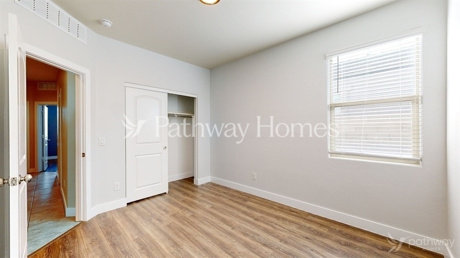 Building Photo - 30995 W Whitton Ave