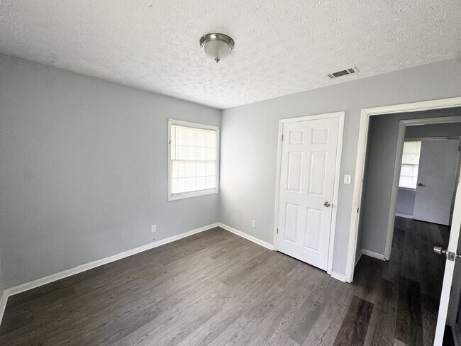 Building Photo - 3258 Lancing Ln