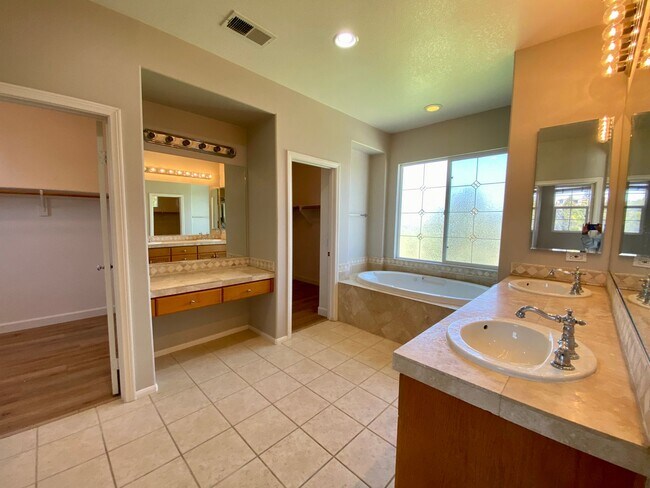 Building Photo - Executive 5 BR Home With Pool RV Parking H...