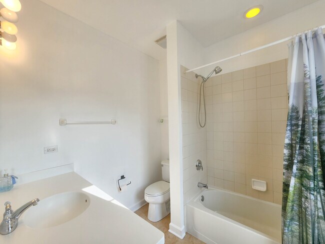 Building Photo - 1643 Church St