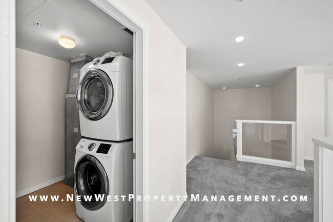 Building Photo - Spectacular Marina District 3-Bedroom Pent...