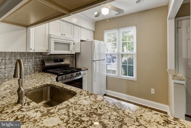 Building Photo - 441 Paddock Ct