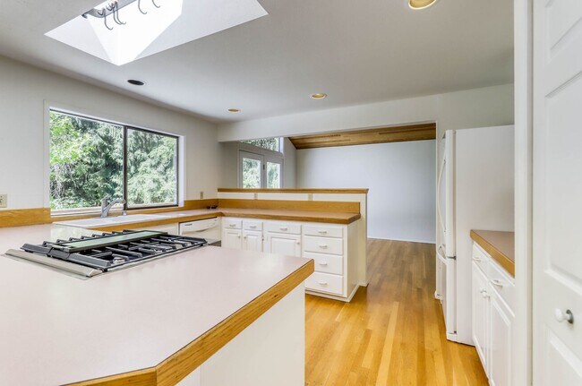 Building Photo - 3 Bedroom Home on Peaceful Property