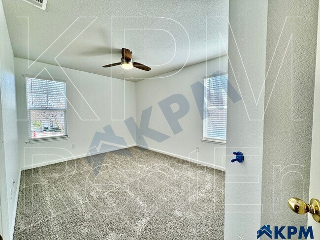 Building Photo - 1504 Cat Tail Dr