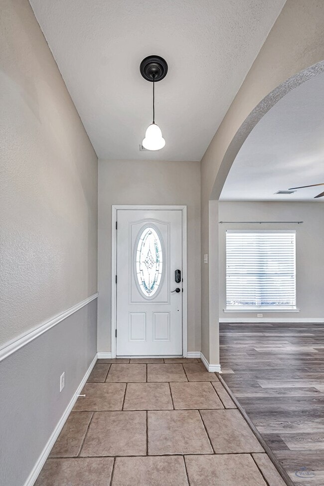 Building Photo - 5409 San Saba Ct