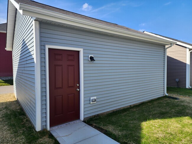 Building Photo - 326 N Warman Ave