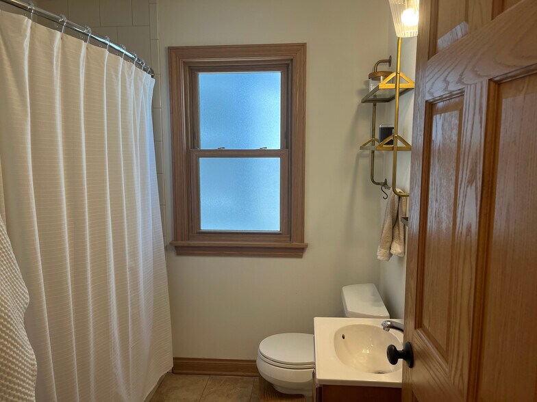 Bathroom - 2818 S Delaware Ave
