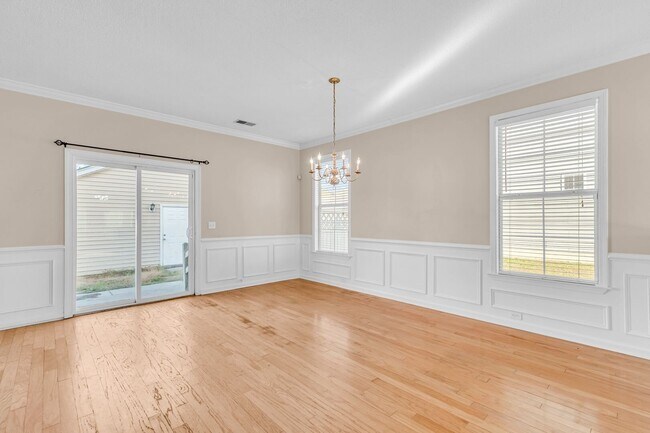 Building Photo - 16 Bushwood Dr
