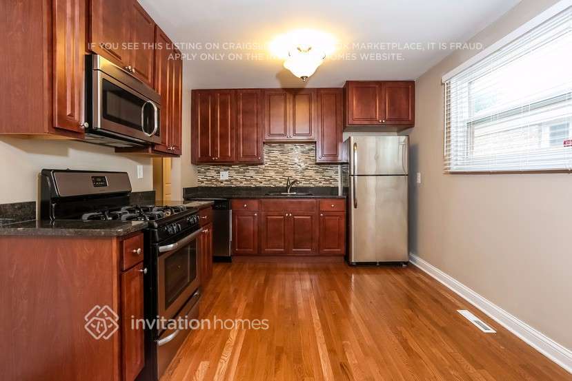 Building Photo - 3536 W 80th Pl