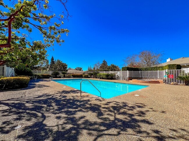 Building Photo - Luxury Living in one of Napa Valley's Most Prestigious Gated Commmunities