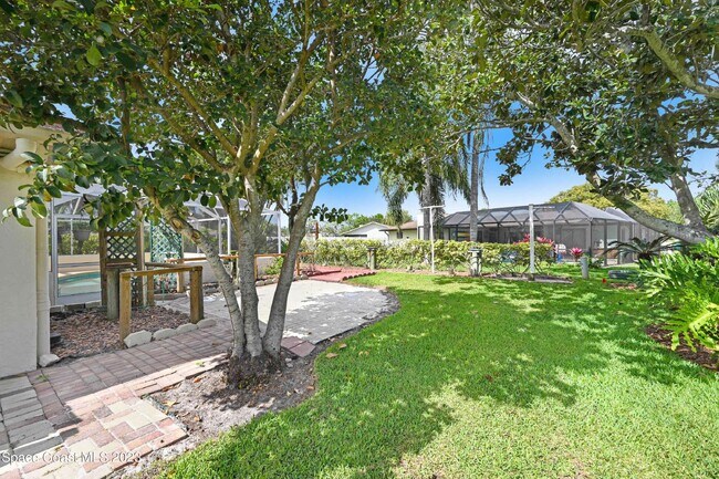 Building Photo - Suntree living