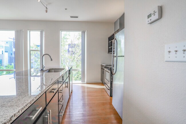 Building Photo - B Street Lohi Apartments