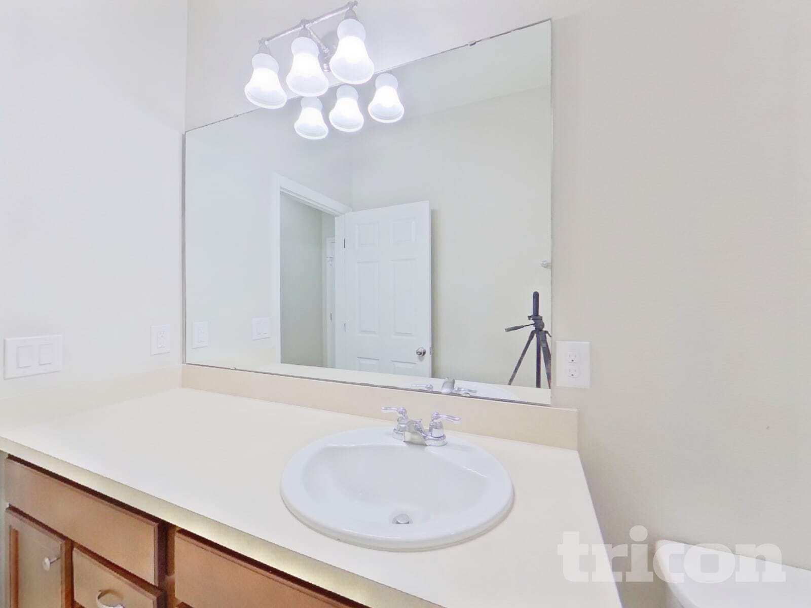 Building Photo - 2743 Red Horse Dr