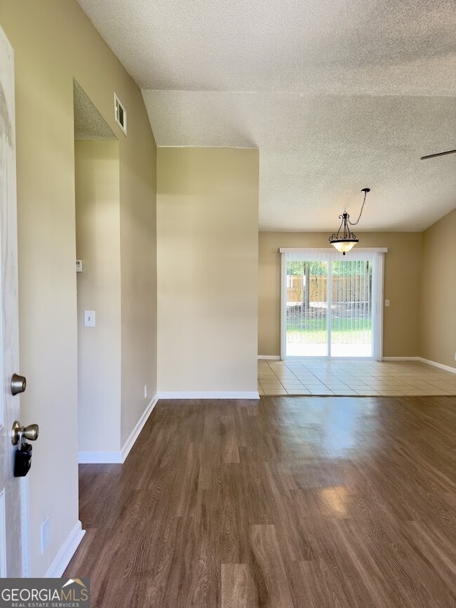 Building Photo - 114 Dogwood Cir