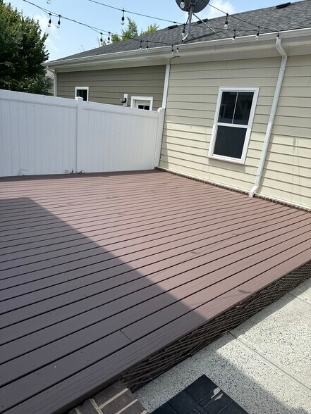 18 by 18 deck. - 611 Veery St